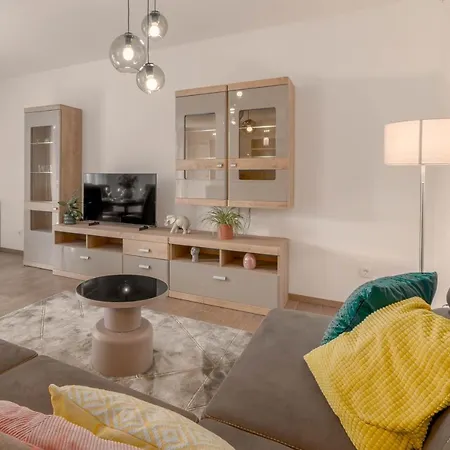 Newly Renovated Sirius Apartment *