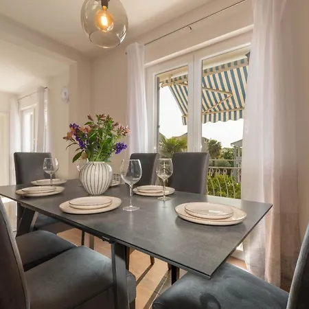 Newly Renovated Sirius Apartment *