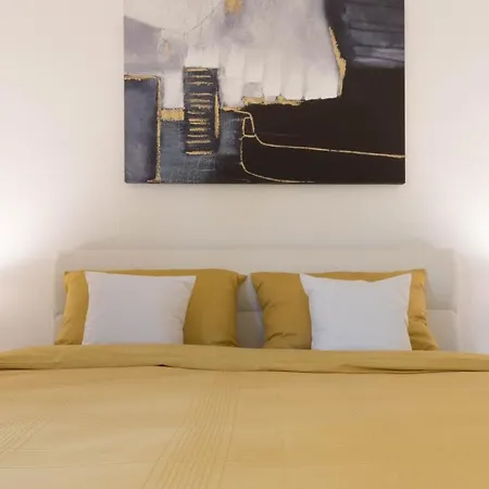 Newly Renovated Sirius Apartment