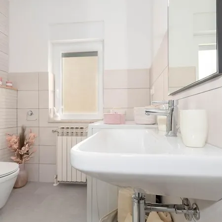 Newly Renovated Sirius Apartment *